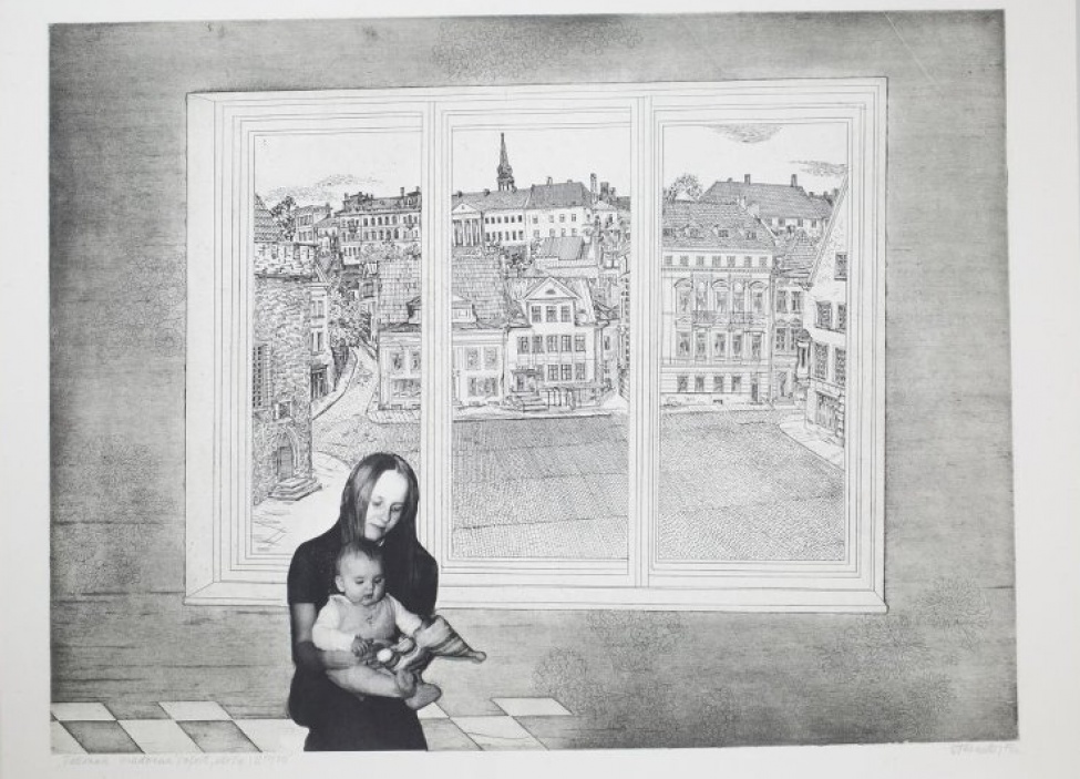 На фоне окна дано поколенное изображение сидящей молодой женщины с ребенком на руках. За окном виден городской пейзаж.