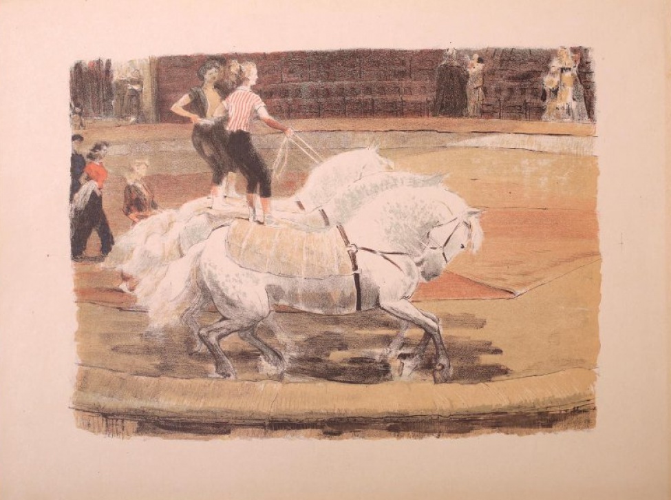 На первом плане изображены две наездницы, стоящие на спинах трех белых коней, бегущих по кругу арены. На втором плане слева - две женщины и мужчина. На третьем плане - часть зрительских мест и фигуры артистов.