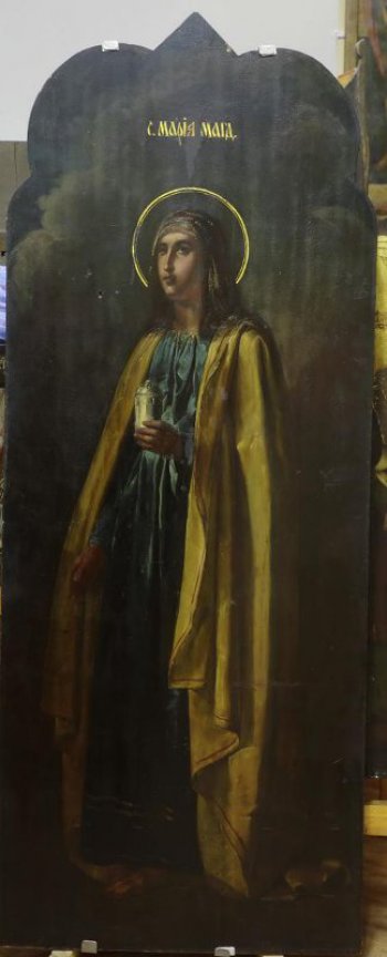Доска: Доска с двумя врезными шпонками, верх куполом.
Изображена Мария Магдалина - в рост, в светло-желтой верхней и зеленой нижней одеждах, лицо и фигура в 3/4 повороте вправо. Вверху надпись: 