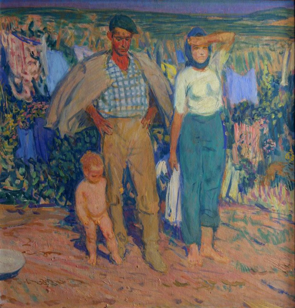 В центре картины на оне пейзажа изображены мужчина, женщина, маленький мальчик. В правой руке женщина держит полотенце, левой заслонила глаза от солнца.