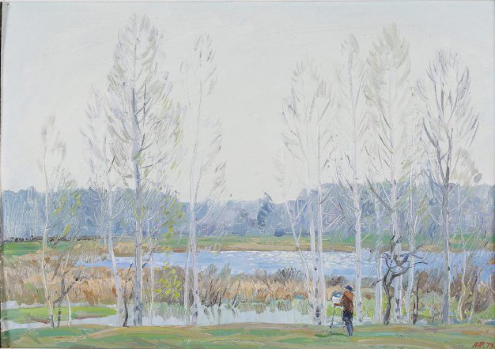 Справа от центра изображена фигура (со спины) стоящего художника в синем берете перед мольбертом. Справа и слева высокие тонкие деревья. За ними озерцо. На горизонте полоса леса (?).