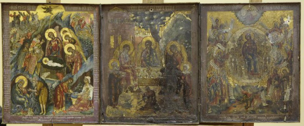 На средней доске изображена св. Троица, но доске слева - Рождество Христово, справа - Похвалы богородицы. 