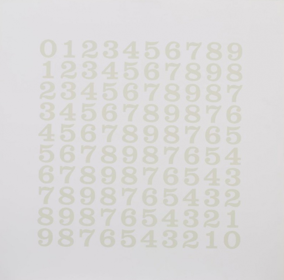 На квадратном белом матовом фоне глянцевыми светло-серыми цифрами изображен квадрат, композиция которого повторяет композицию № Г-7341.