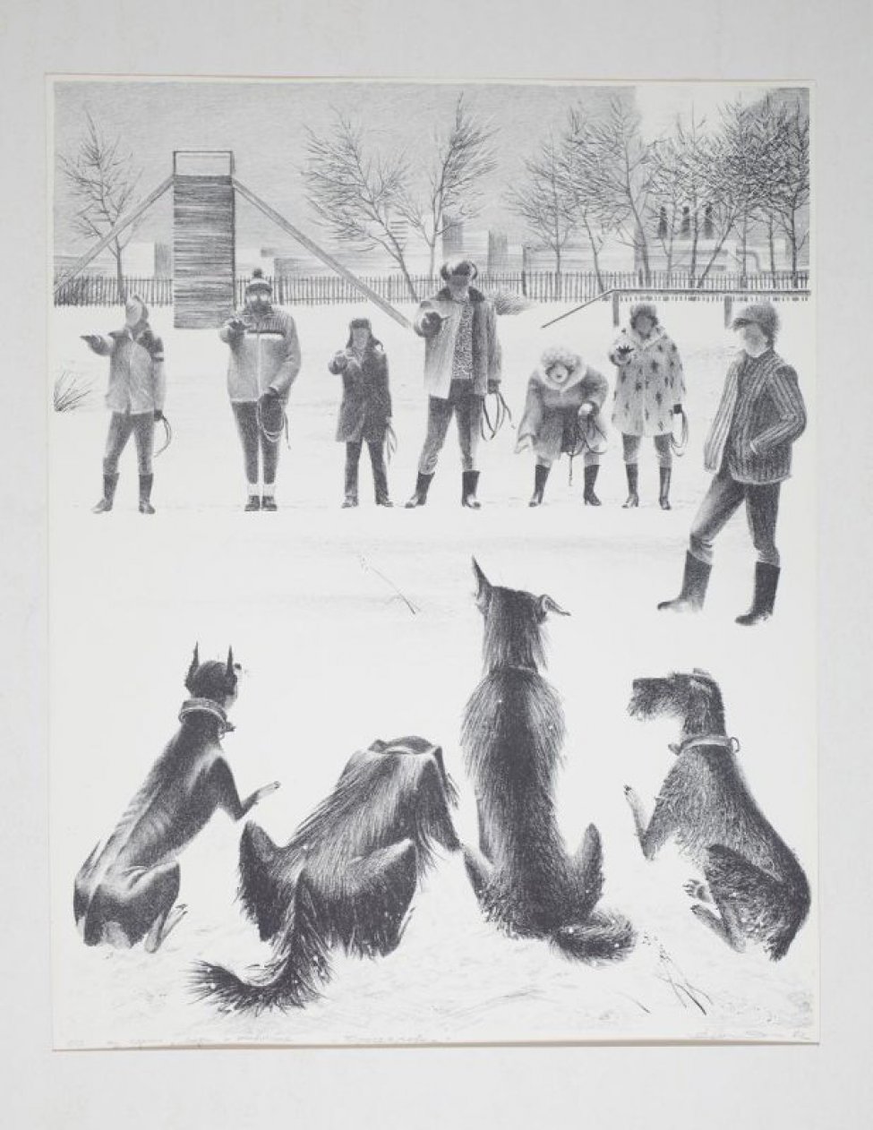 На переднем плане изображены со спины четыре сидящие на снегу собаки. В центре композиции группа людей.