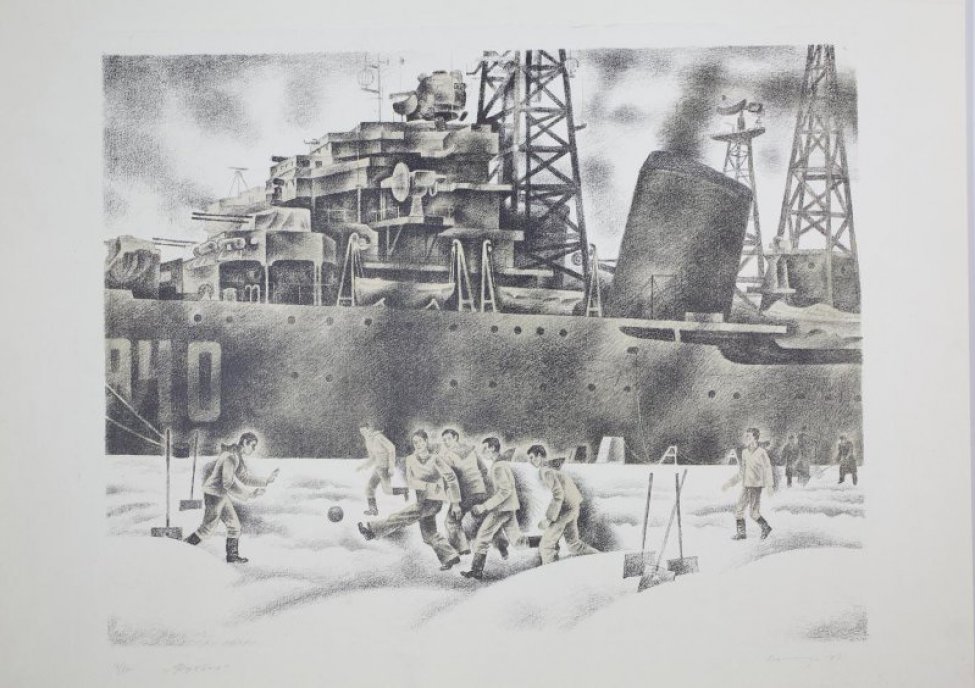 На первом плане изображена группа моряков, играющих в футбол; рядом в снег воткнуты лопаты. В центре композиции на фоне неба фрагментированное изображение военного корабля.