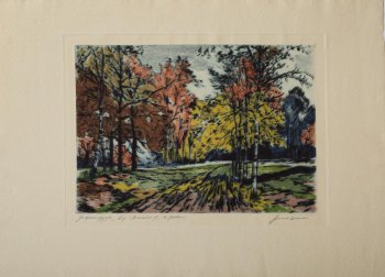 Изображены на переднем и дальнем плане в осеннем покрове деревья. Преобладающие цвета- малиновый, желтый, синий, коричневый.