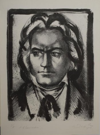 Оплечное изображение анфас композитора Л. ван Бетховена в темной сюртуке и шейном платке из-под которого видны уголки высокого воротничка.