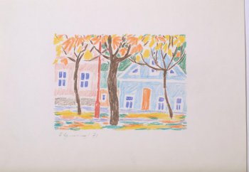 На первом плане изображены три дерева с желто-оранжевой листвой, красный столб. На дальнем плане - разноцветные одноэтажные дома.