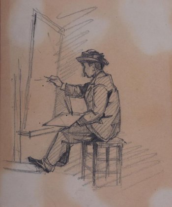 Изображен в левый профиль мужчина, сидящий на табурете перед мольбертом. Правой рукой рисует, левой держит на коленях этюдник. На голове - шляпа.