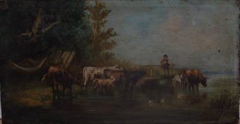 Изображен фрагмент речки с мостиком, на котором стоит человек в шляпе. На первом плане четыре коровы с двумя телятами на водопое. На фоне деревьев - маленькая избушка и растянутые сети. (?).