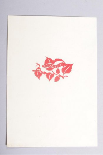 Вырезка из красной бумаги, наклеенная на белую. Вырезана ветка с листьями и двумя шишками, по листьям ползут два червяка.