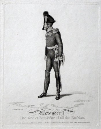 Александр I  изображен во весь рост, в профиль влево. В мундире, при шпаге и в треуголке. На груди звезда. Орденский крест.