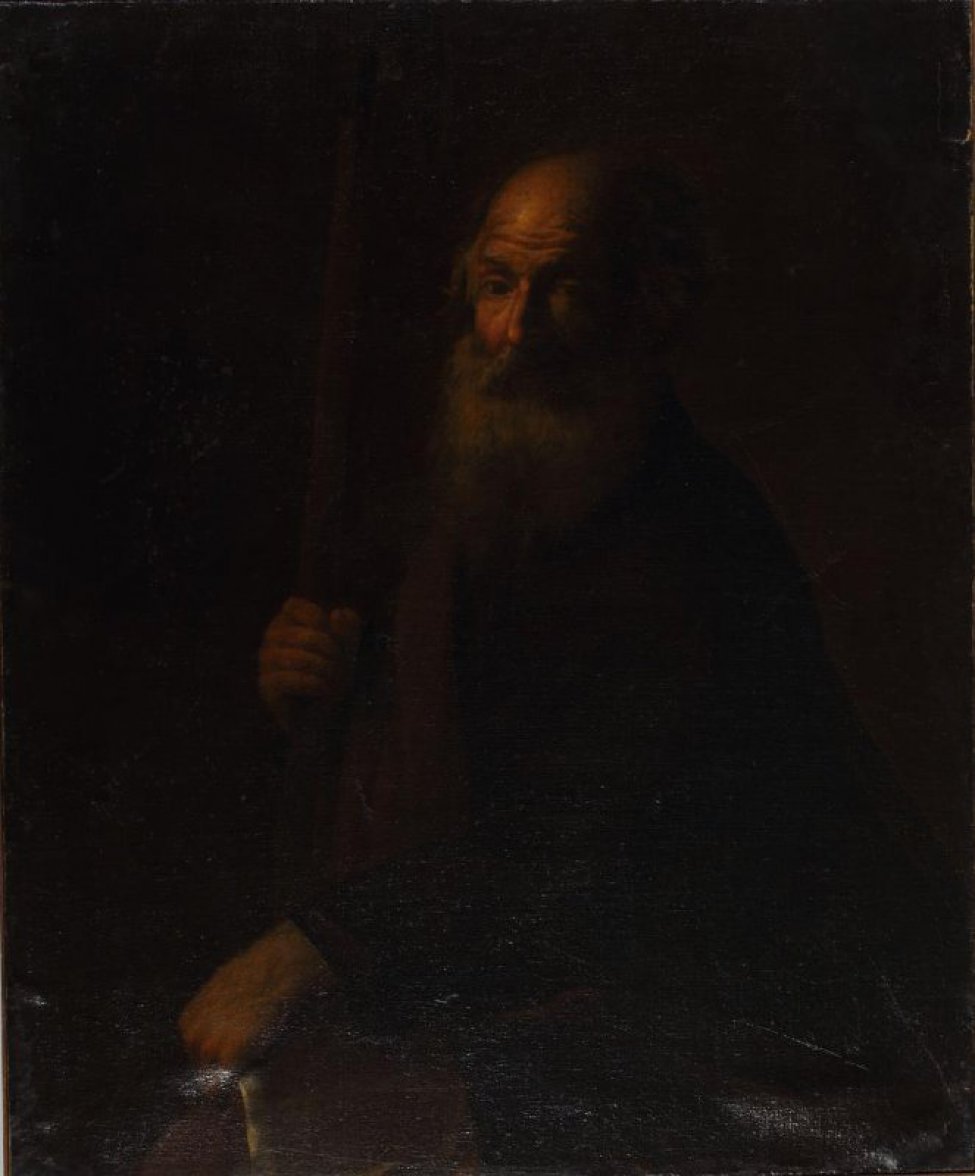 Изображен (в пояс) старик с белой бородой и усами, лысый. В правой руке он держит посох, в левой развернутую книгу.