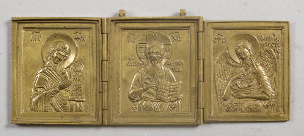 В центральной части изображен Спас Вседержитель, на левой створке - Богоматерь, на правой - Иоанн Креститель.