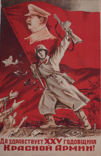 Изображен красноармеец. В левой руке, поднятой вверх, винтовка в правой красное знамя с изображением т.Сталина. Внизу справа стреляющие красноармейцы, слева протянутые в цепях руки. В воздухе летающие самолеты на красном фоне.