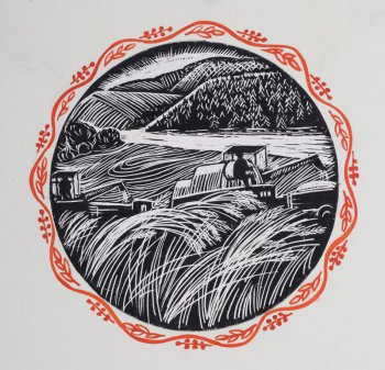На фоне холмов, поросших лесом, изображены убирающие хлеб комбайны; на первом плане - пшеничные колосья. Композиция окружена орнаментом.