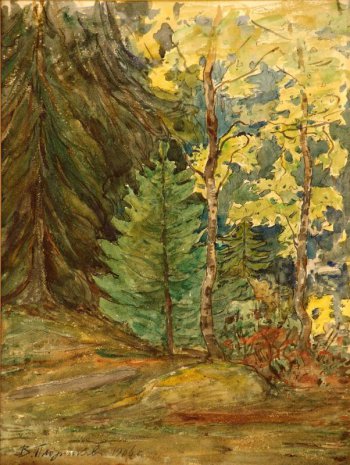 Изображена лесная дорога, слева от нее стоит старая развесистая ель,рядом - молодая зеленая. Справа две небольшие березки с желтеющей листвой, под ними - кустарник с красными листьями. Вдали - густая синяя стена леса.