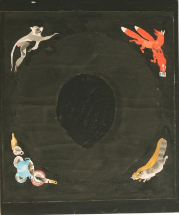 На черном фоне по углам изображены: обезьяна, две лисицы, две кошки, посуда.