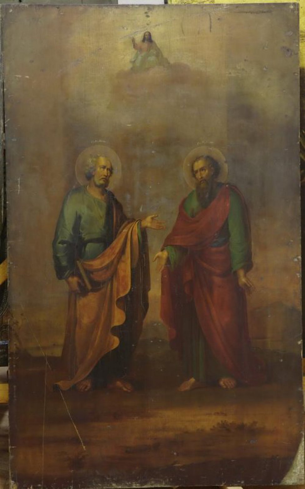 Доска: Доска без выемки, с двумя дубовыми врезными шпонками.
Изображены святые Петр и Павел в рост, в полуоборот друг к другу. Фон светло-коричневый.