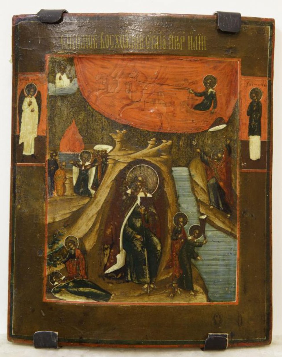 Доска: Доска с ковчегом, с 2-мя врезными шпонками.
В  центре изображен Св. Илья, сидящий в пещере. Вокруг сцены из его жития: слева- спор со жрецами, явление ангела спящему Илье, справа - Илья и Елисей перед Иорданом, Елисей принимает милоть, вверху Илья на огненной колеснице. На полях вверху слева -Ангел-хранитель, справа -Св. Мученица.
