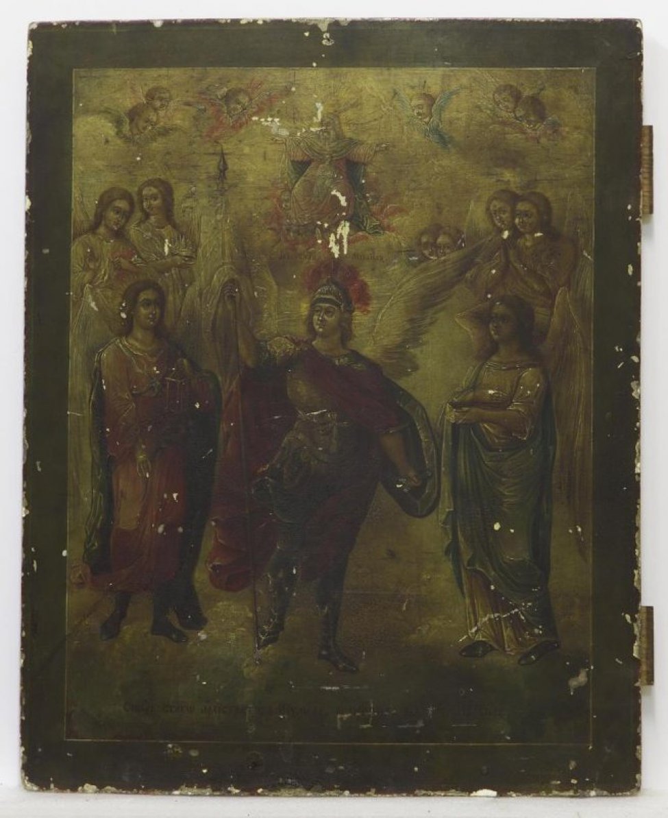 Доска: Доска с 2 врезными сквозными шпонками.
На светлом фоне в центре изображен архангел в воинских доспехах, в красном плаще, с копьем в правой руке и щитом в левой. По сторонам от него по три ангела, над головой - Саваоф, вверху головки ангелов.