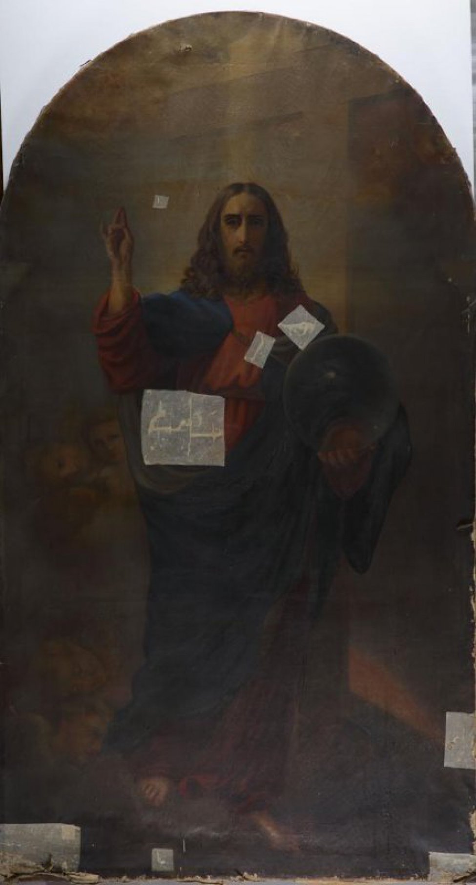 Изображает молодого Христа (в рост) со сферой в руках, с распущенными русыми волосами, в красной и синей одеждах.